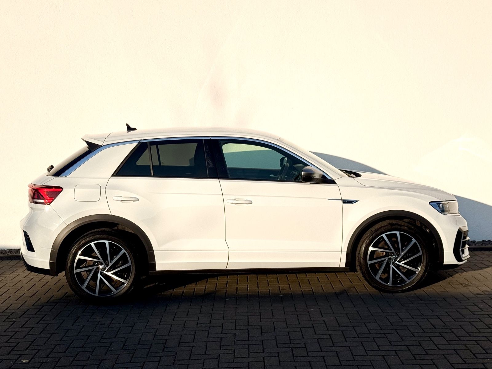 Bild 4 von 14 - Volkswagen T-Roc - Gebrauchtwagen von Automobile Trier Volkswagen T-Roc R 2.0 TSI DSG 4Motion, NAVI, LED, ACC, CAM