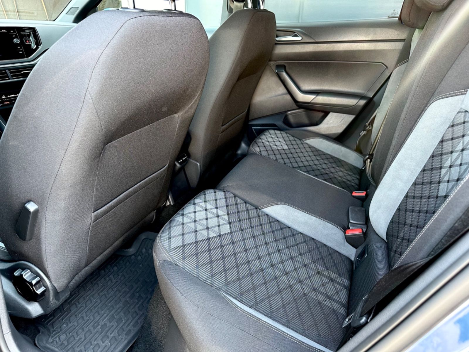 Bild 14 von 15 - Volkswagen Polo - Gebrauchtwagen von Automobile Trier Volkswagen Polo R Line, NAVI, MATRIX, IQ, KAMERA, 1.HAND