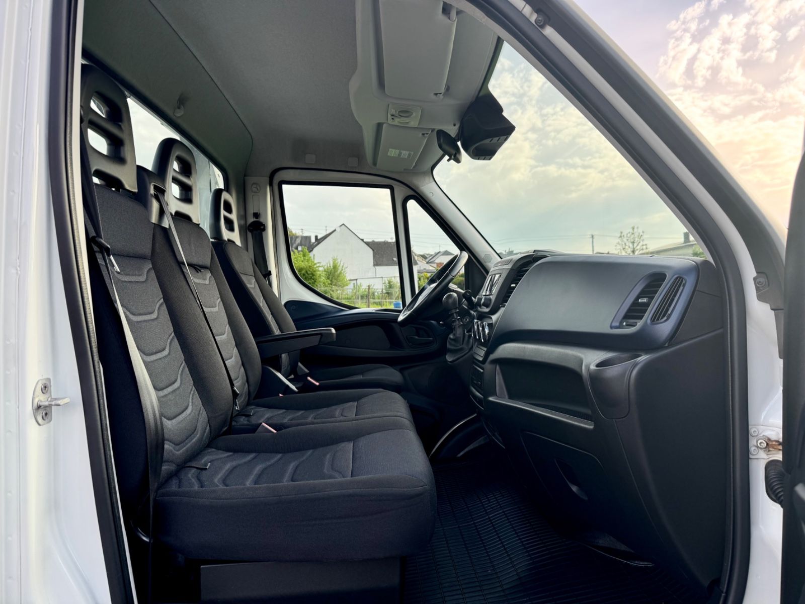 Bild 17 von 21 - Iveco Iveco - Gebrauchtwagen von Automobile Trier Iveco Iveco DAILY 35S18 3.0 180PS Tachogr.