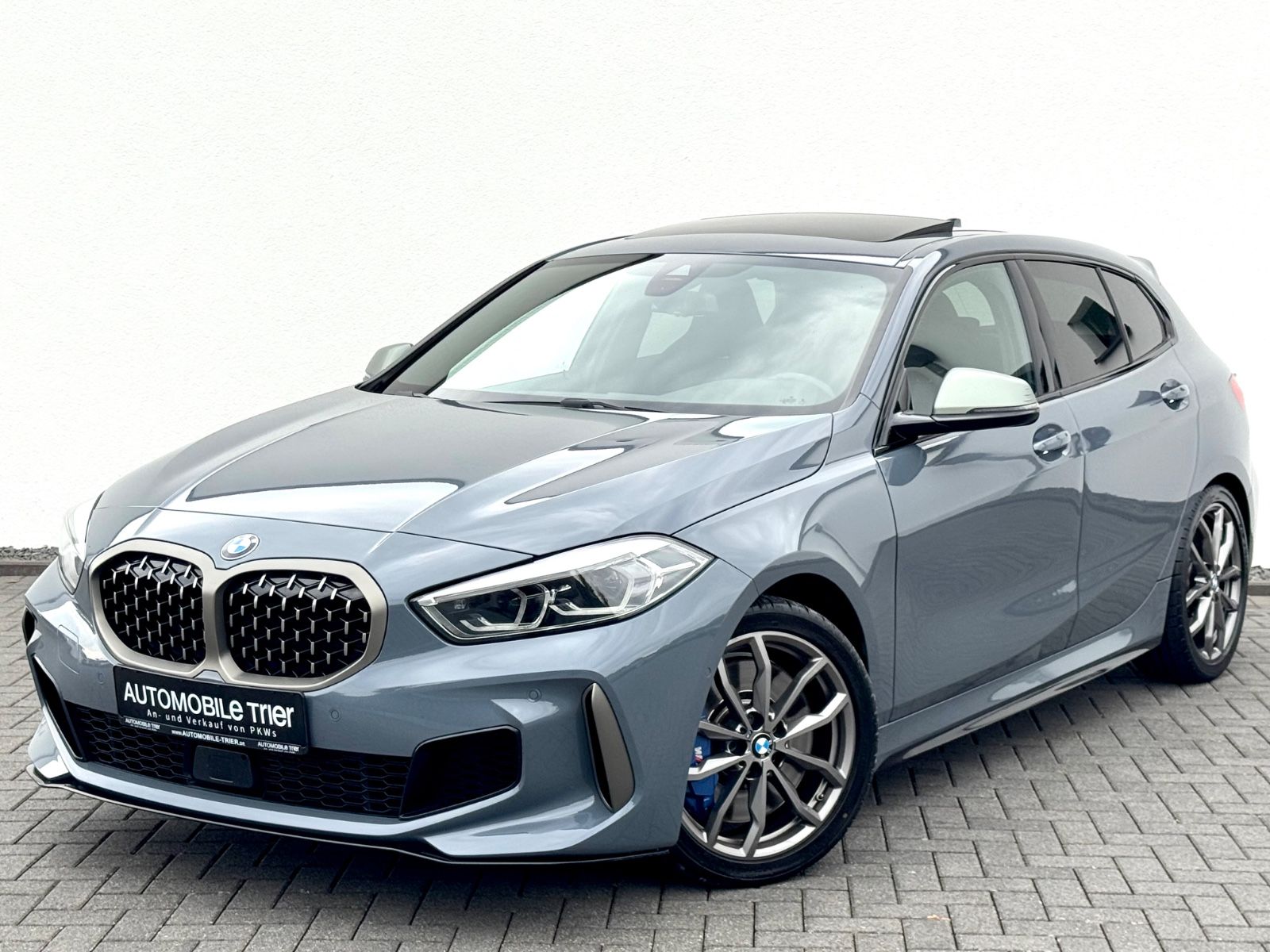 BMW M135 i xDrive / NAVI/LED/ACC/PANO/H&K/GARANTIE