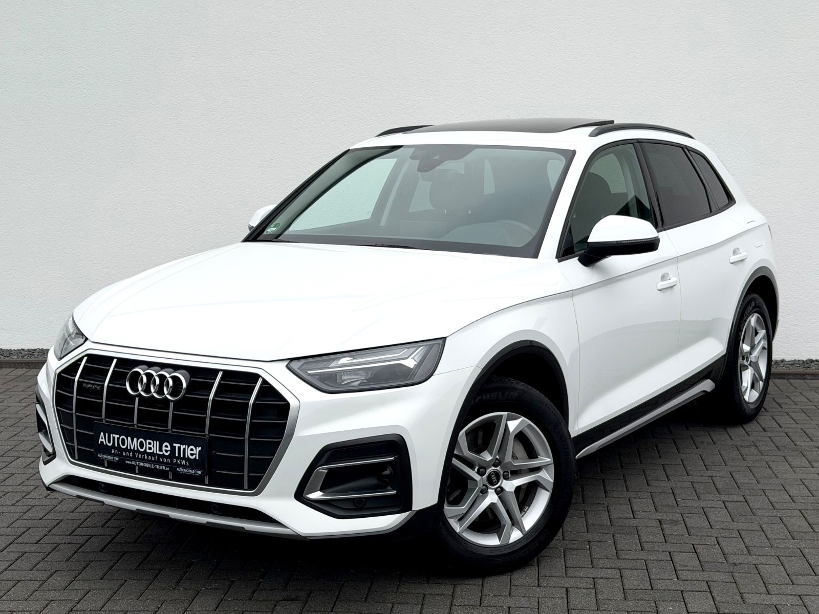 Audi Q5 50 TFSI e quattro sport / NAVI / LED / PANO /