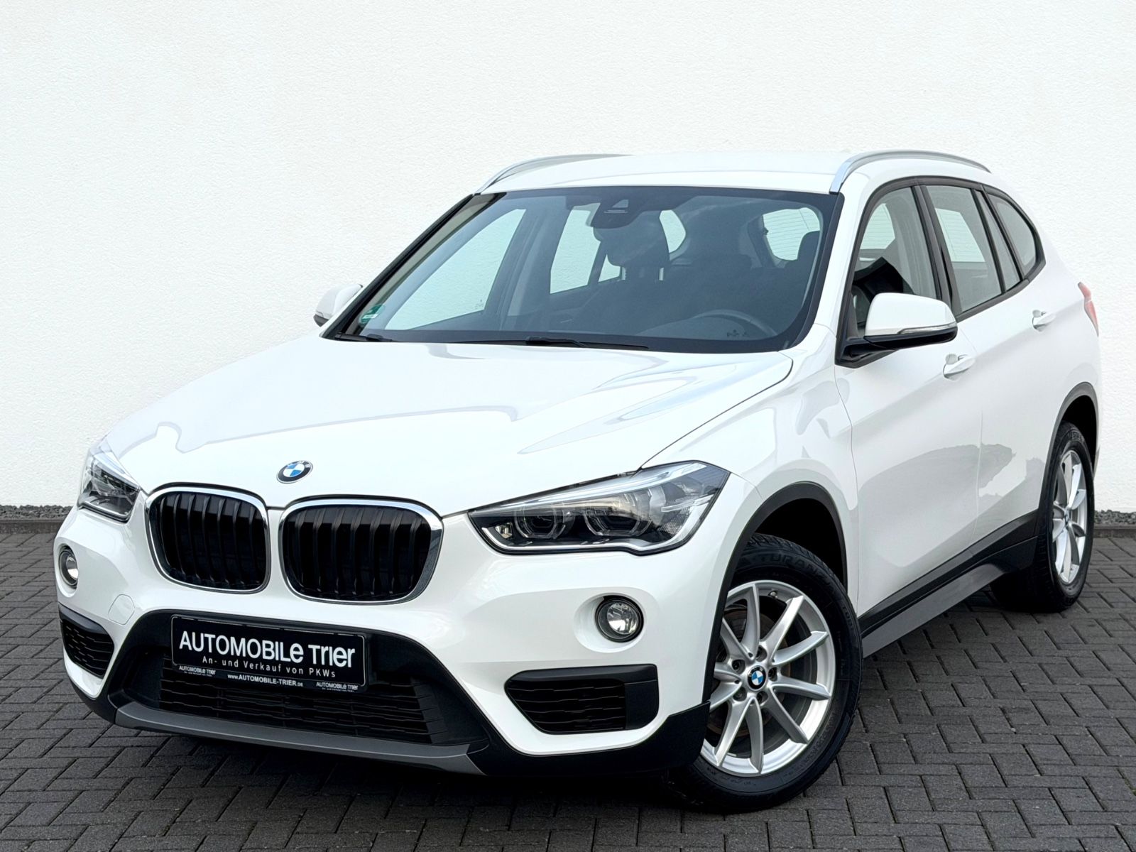 BMW X1 sDrive 18 i /NAVI/LED/AHK/GARANTIE/