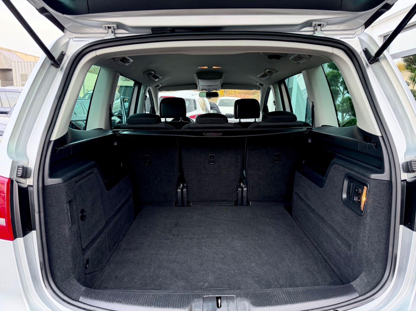 Bild 14 von 14 - Volkswagen Sharan - Gebrauchtwagen von Automobile Trier Volkswagen Sharan Life 2.0 TDI, NAVI, AHK, PDC, GARANTIE