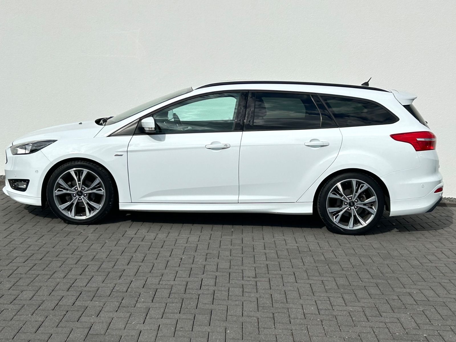 Bild 8 von 15 - Ford Focus - Gebrauchtwagen von Automobile Trier Ford Focus Turnier ST-Line, AUTOMATIK, NAVI, GARANTIE