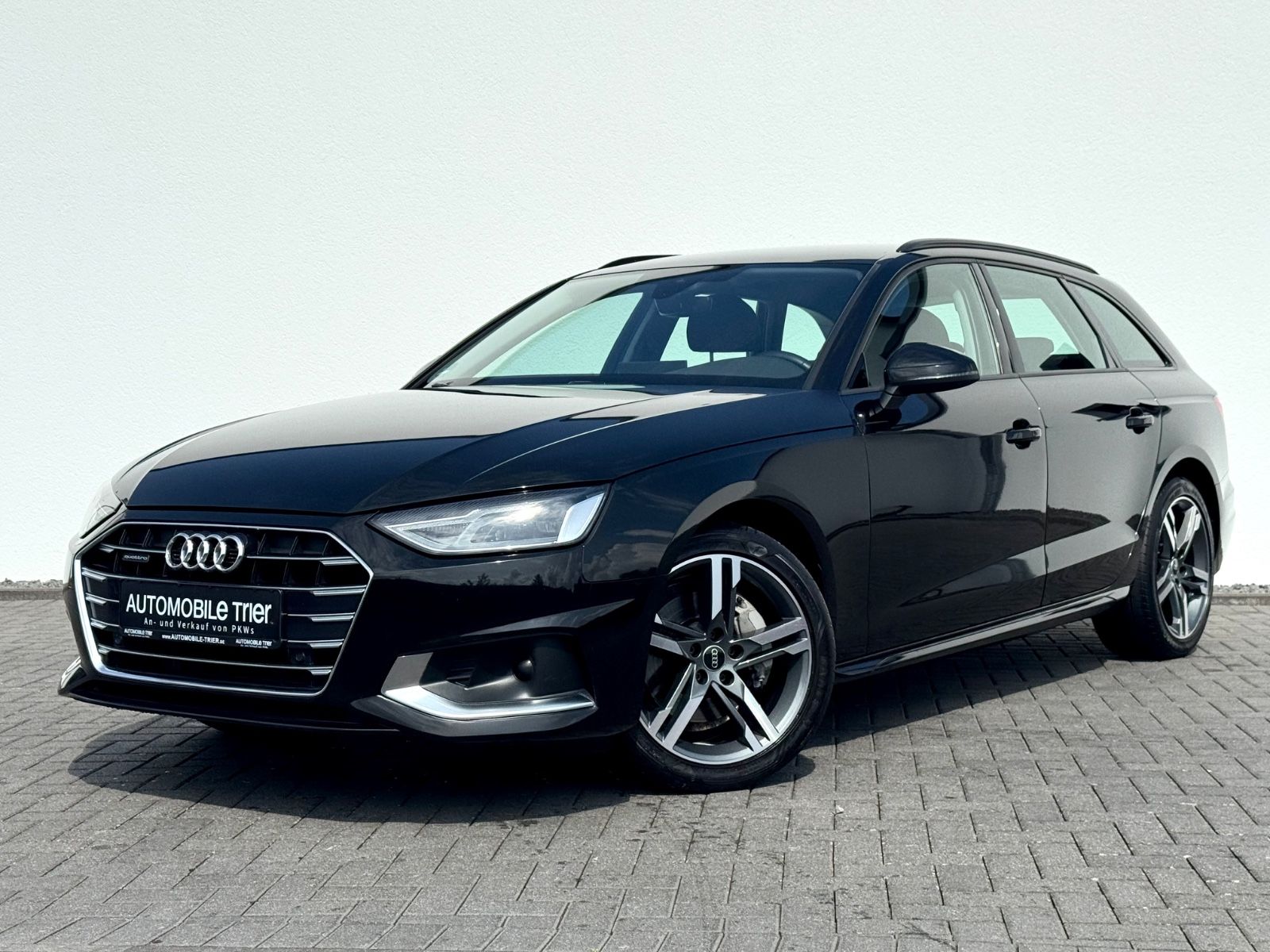 Audi A4 Avant 40 TDI quattro /NAVI/LED/CAM/1.HAND/