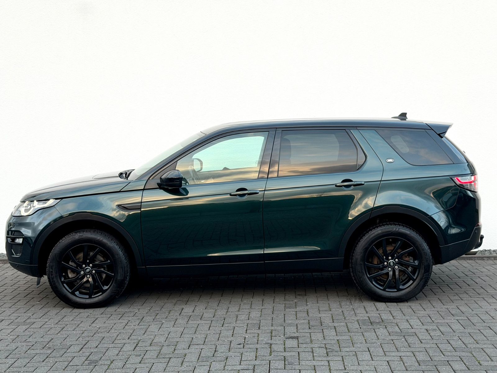 Bild 8 von 14 - Land Rover Discovery Sport - Gebrauchtwagen von Automobile Trier Land Rover Discovery Sport 2.0 Td4 AWD, LED, CAM, AHK