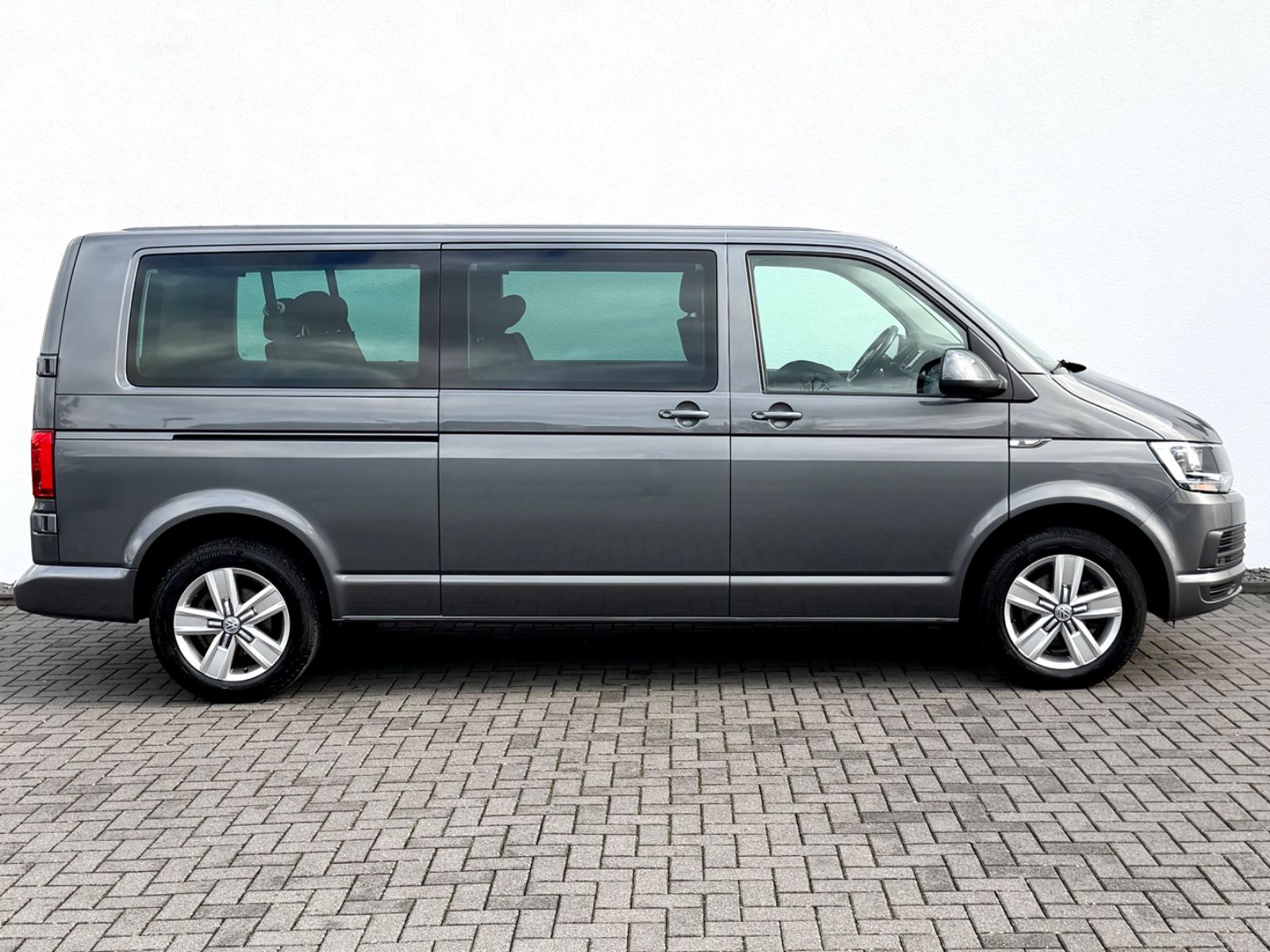 Bild 4 von 18 - Volkswagen T6 Caravelle - Gebrauchtwagen von Automobile Trier Volkswagen T6 Caravelle Lang 2.0 TDI DSG, NAVI, PDC, AHK