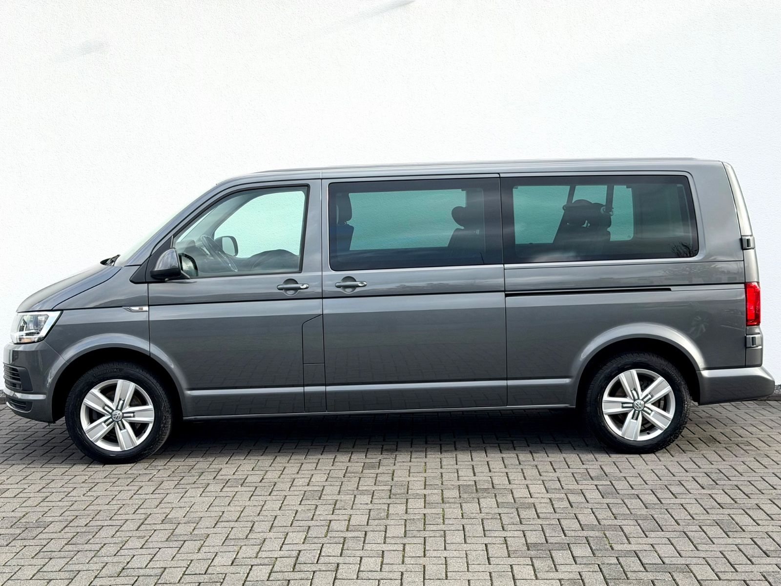 Bild 8 von 18 - Volkswagen T6 Caravelle - Gebrauchtwagen von Automobile Trier Volkswagen T6 Caravelle Lang 2.0 TDI DSG, NAVI, PDC, AHK