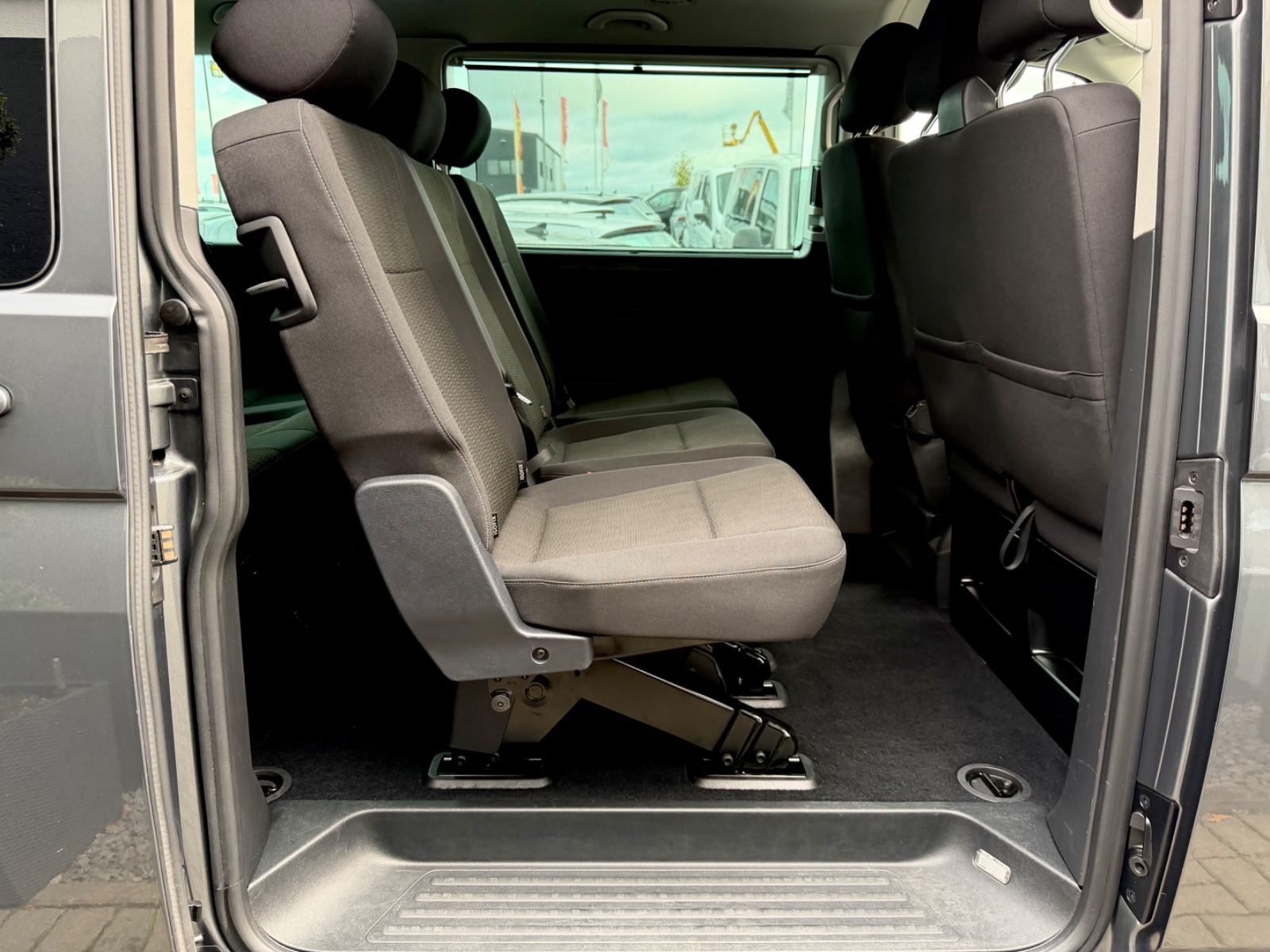 Bild 16 von 18 - Volkswagen T6 Caravelle - Gebrauchtwagen von Automobile Trier Volkswagen T6 Caravelle Lang 2.0 TDI DSG, NAVI, PDC, AHK