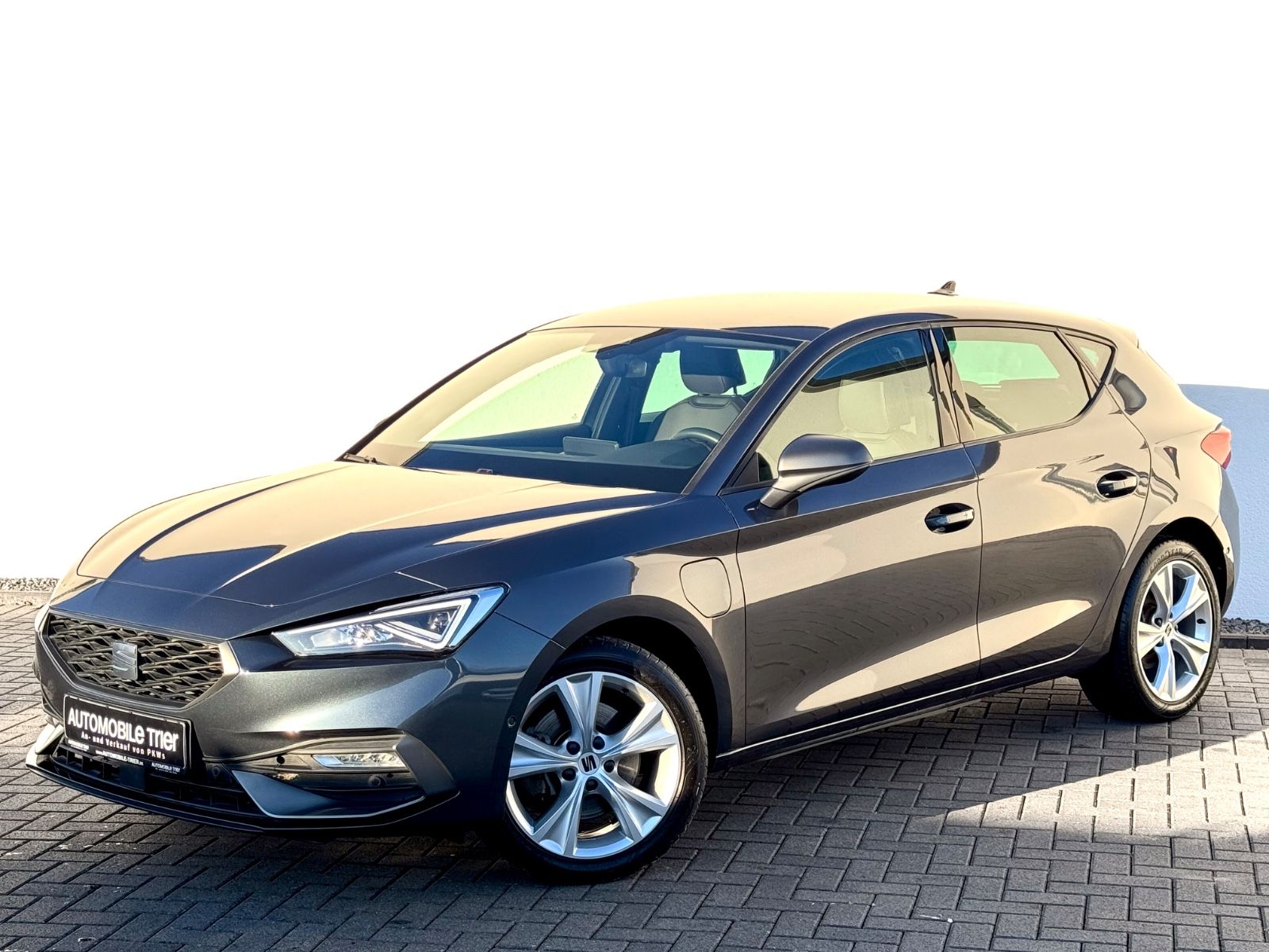 Seat Leon FR e-Hybrid /NAVI/LED/ACC/CAM/1.HAND/GARANT