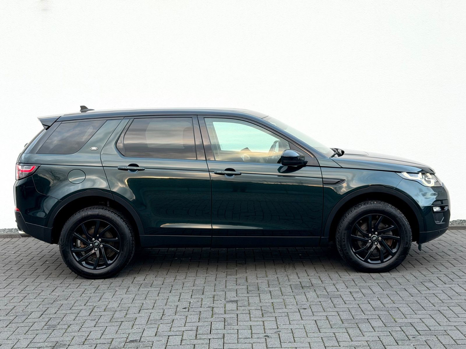 Bild 4 von 12 - Land Rover Discovery - Gebrauchtwagen von Automobile Trier Land Rover Discovery Sport 2.0 Td4 AWD, LED, CAM, AHK