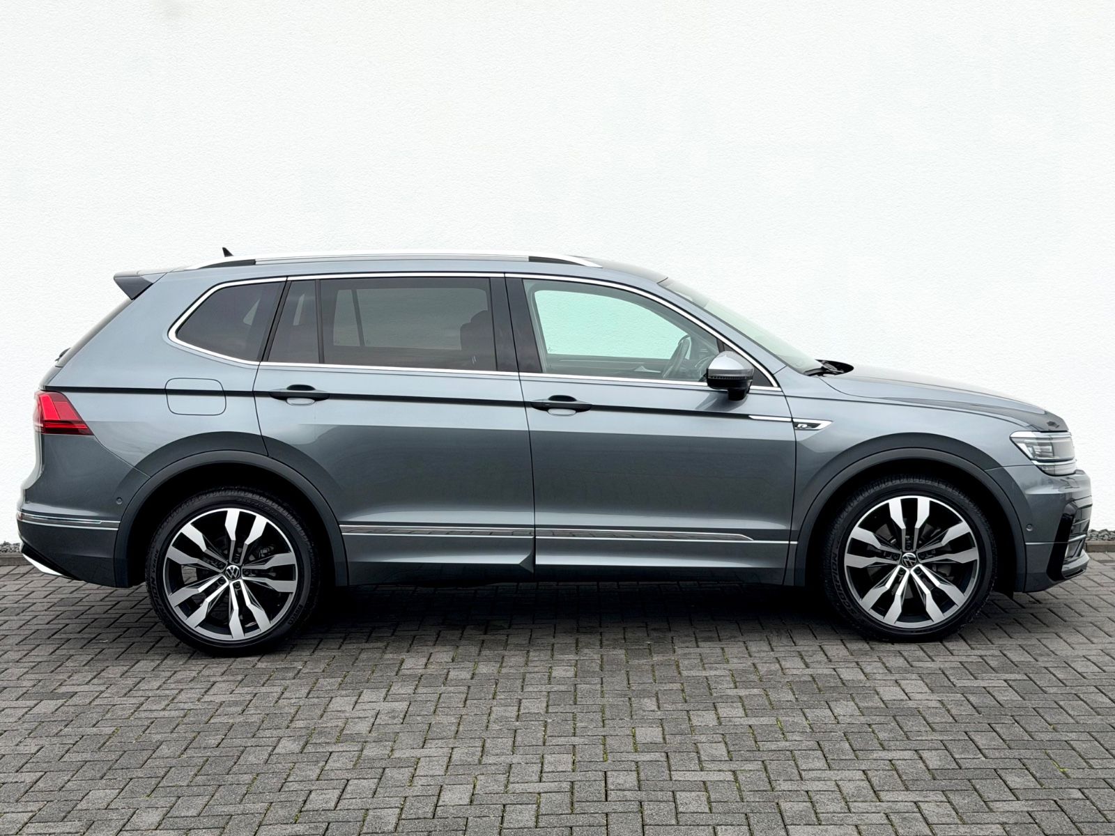 Bild 4 von 16 - Volkswagen Tiguan - Gebrauchtwagen von Automobile Trier Volkswagen Tiguan Allspace R Line 2.0 TSI DSG 4M GARANTIE