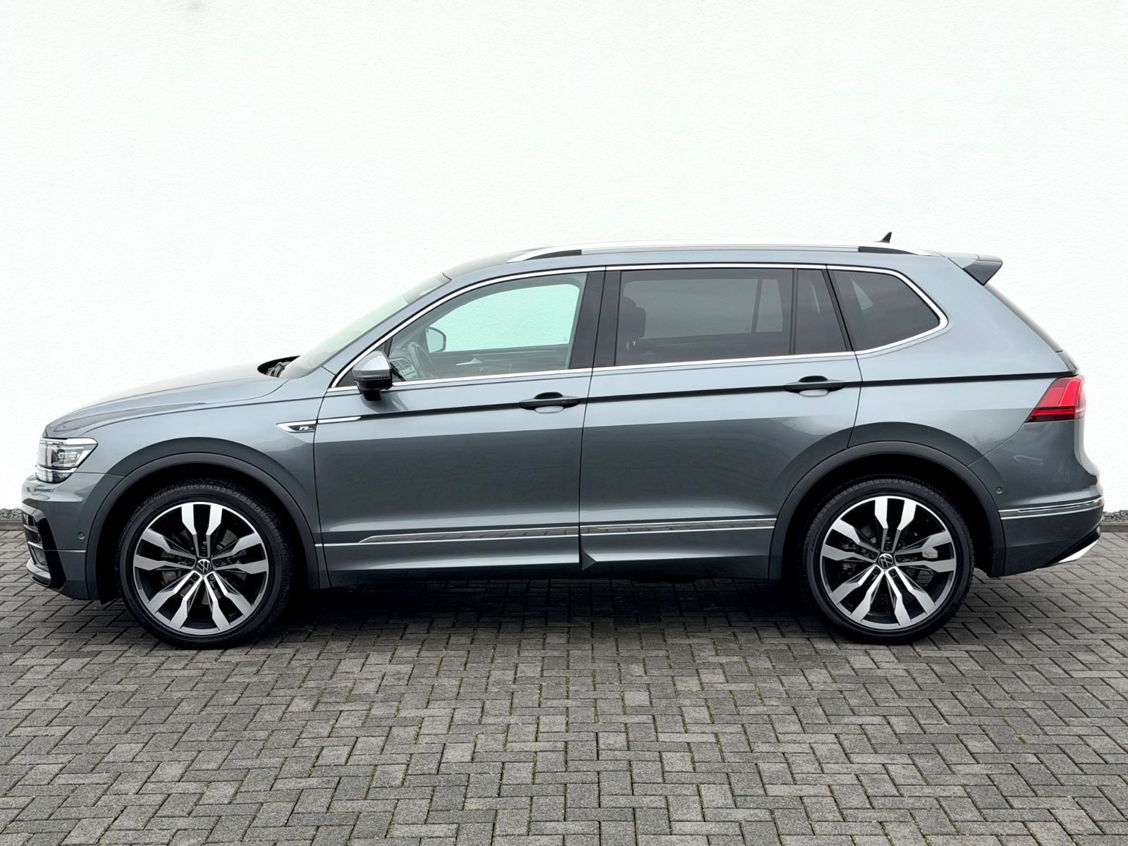 Bild 8 von 16 - Volkswagen Tiguan - Gebrauchtwagen von Automobile Trier Volkswagen Tiguan Allspace R Line 2.0 TSI DSG 4M GARANTIE
