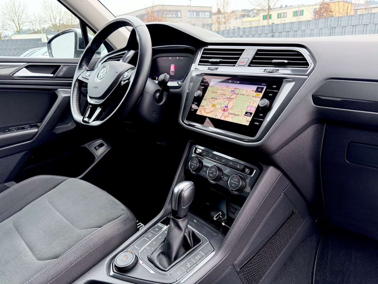 Bild 12 von 16 - Volkswagen Tiguan - Gebrauchtwagen von Automobile Trier Volkswagen Tiguan Allspace R Line 2.0 TSI DSG 4M GARANTIE