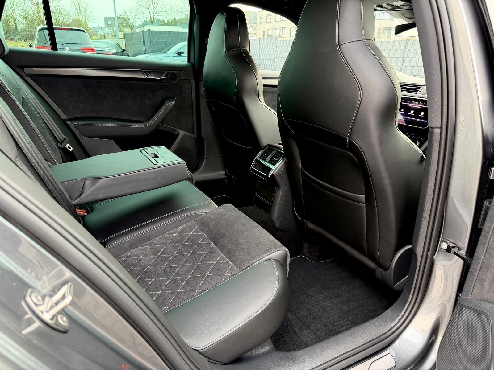 Bild 15 von 15 - Skoda Superb - Gebrauchtwagen von Automobile Trier Skoda Superb Combi Sportline 2.0 TDI DSG, 1.HAND