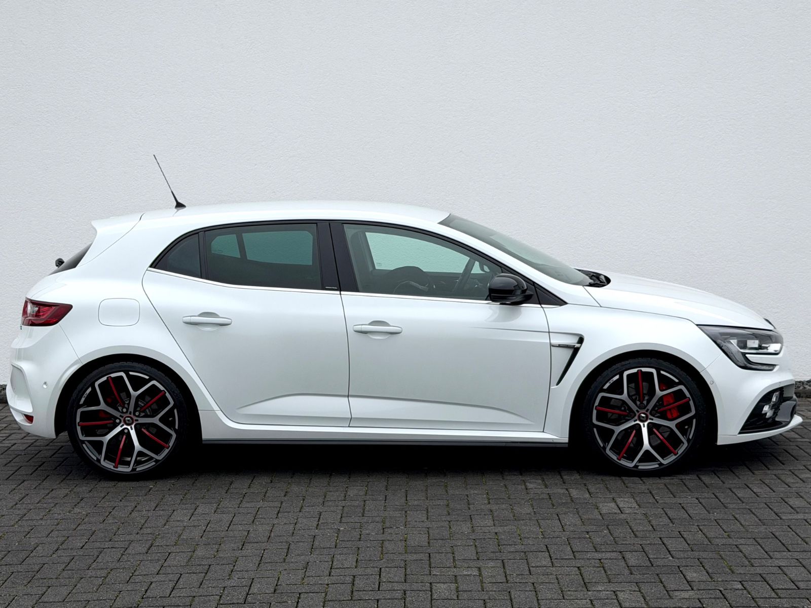 Bild 15 von 15 - Renault Megane - Gebrauchtwagen von Automobile Trier Renault Megane 300 RS Trophy, NAVI, LED, ACC, CAM, GARANTIE