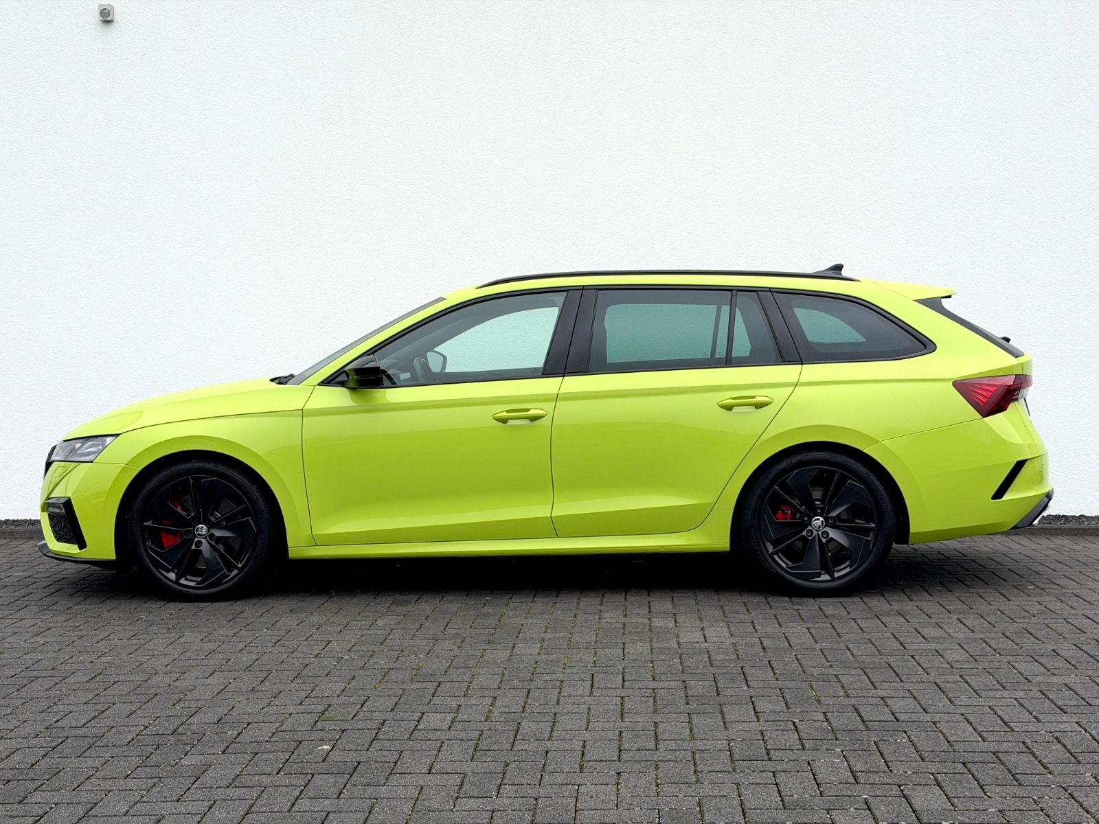 Bild 2 von 5 - Skoda Octavia - Gebrauchtwagen von Automobile Trier Skoda Octavia Combi RS 2.0 TSI, LED, APP, PDC, GARANTIE