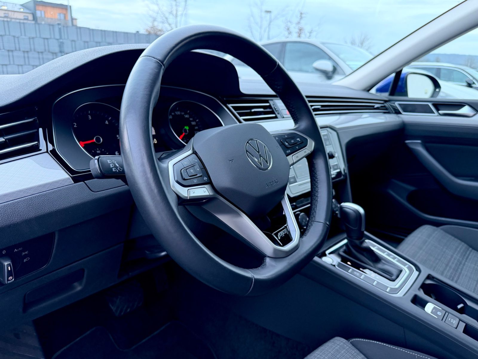 Bild 10 von 15 - Volkswagen Passat Variant - Gebrauchtwagen von Automobile Trier Volkswagen Passat Variant 2.0 TDI R line, Led, Pano, App