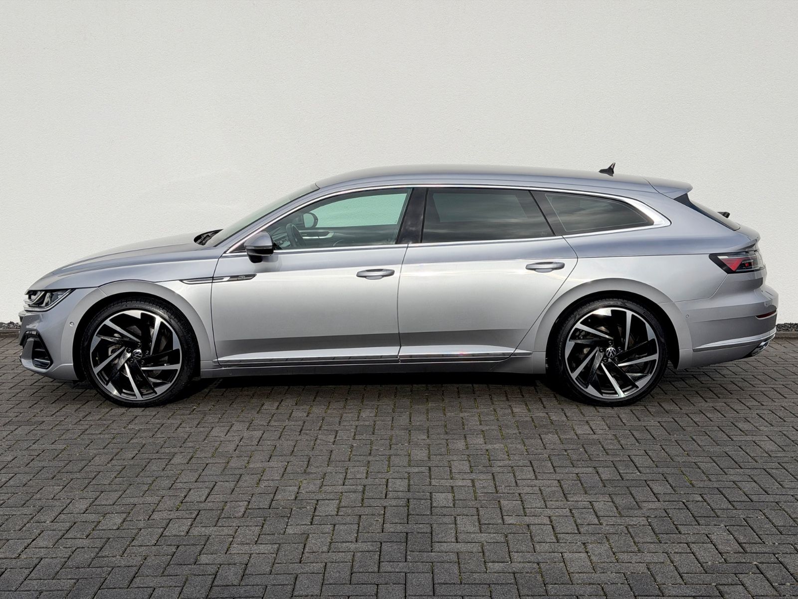 Bild 8 von 18 - Volkswagen Arteon - Gebrauchtwagen von Automobile Trier Volkswagen Arteon Shooting Brake R line 2.0 TSI DSG 1.Hand
