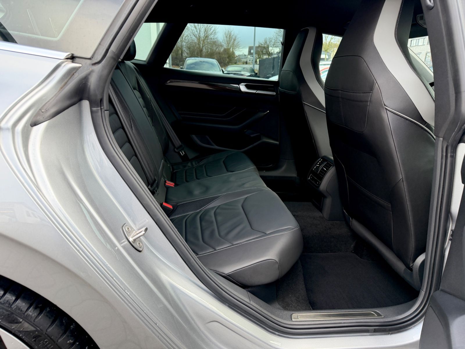 Bild 15 von 18 - Volkswagen Arteon - Gebrauchtwagen von Automobile Trier Volkswagen Arteon Shooting Brake R line 2.0 TSI DSG 1.Hand