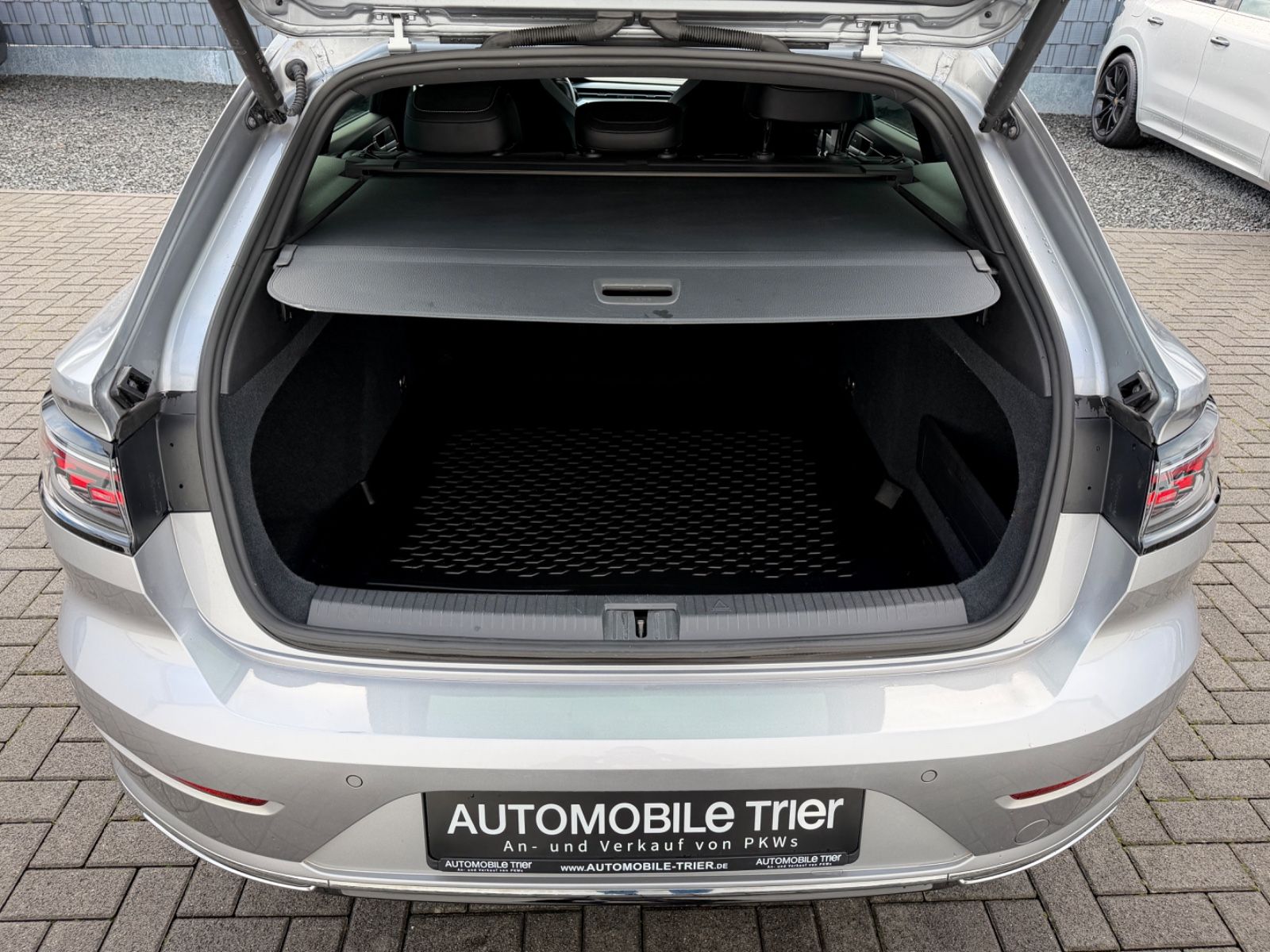 Bild 16 von 18 - Volkswagen Arteon - Gebrauchtwagen von Automobile Trier Volkswagen Arteon Shooting Brake R line 2.0 TSI DSG 1.Hand