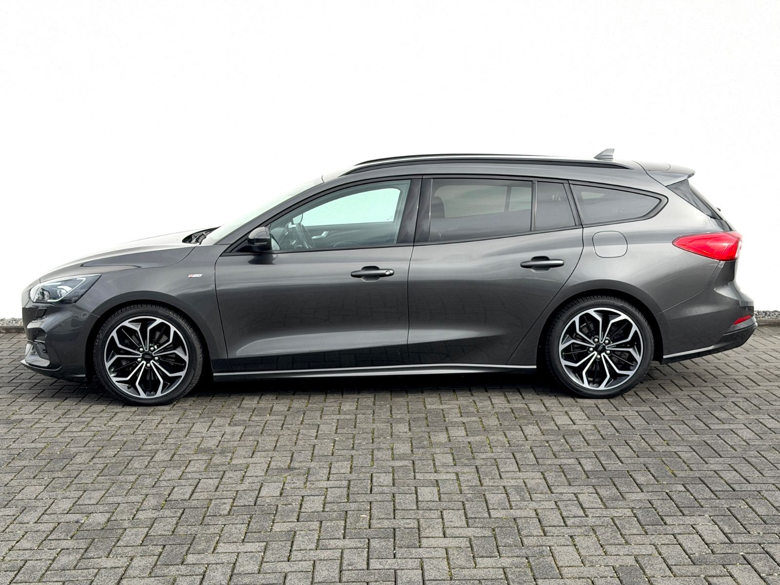 Bild 8 von 18 - Ford Focus - Gebrauchtwagen von Automobile Trier Ford Focus Turnier ST-Line 2.0 EcoBlue , Navi, B&O