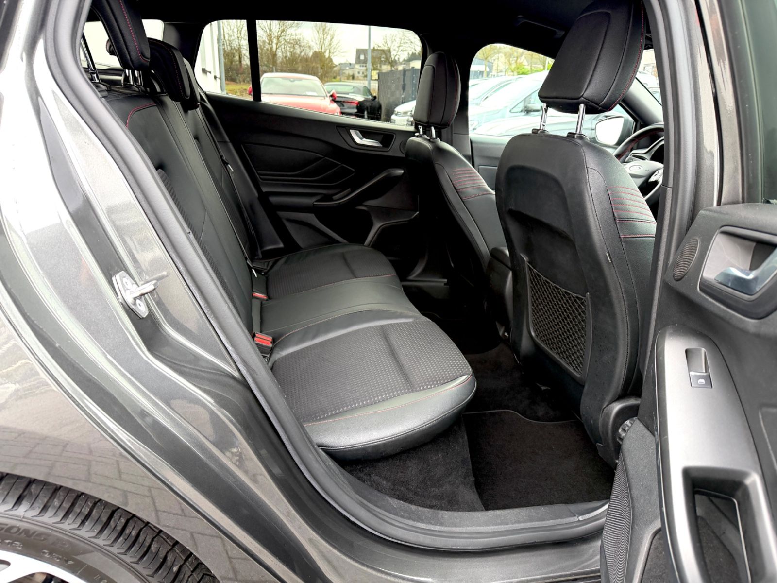 Bild 12 von 18 - Ford Focus - Gebrauchtwagen von Automobile Trier Ford Focus Turnier ST-Line 2.0 EcoBlue , Navi, B&O