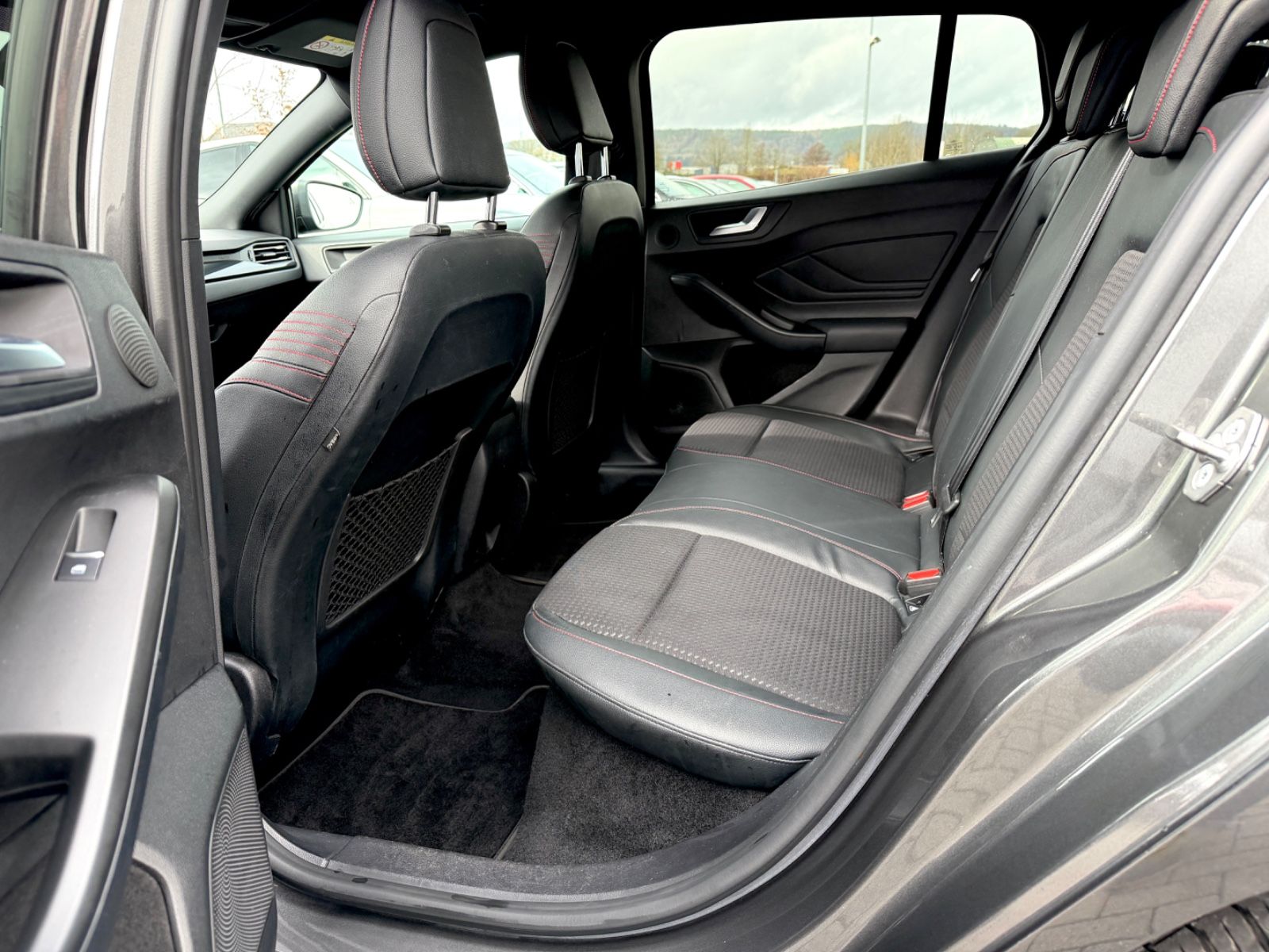 Bild 14 von 18 - Ford Focus - Gebrauchtwagen von Automobile Trier Ford Focus Turnier ST-Line 2.0 EcoBlue , Navi, B&O