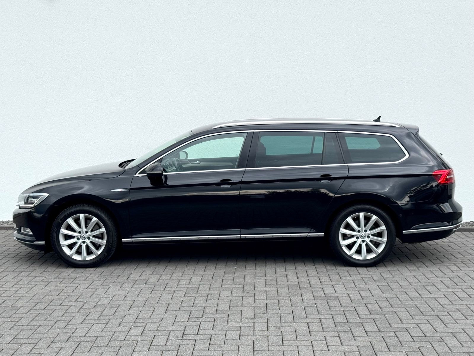 Bild 8 von 13 - Volkswagen Passat - Gebrauchtwagen von Automobile Trier Volkswagen Passat Variant Highline 2.0 TSI DSG 4Motion