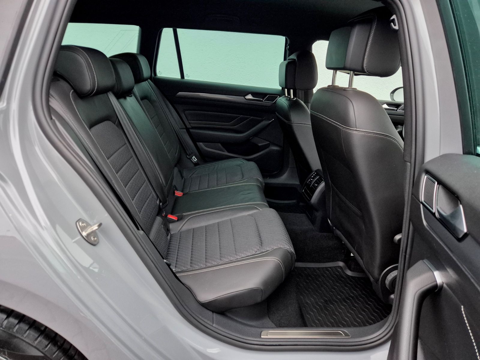 Bild 13 von 17 - Volkswagen Passat Variant - Gebrauchtwagen von Automobile Trier Volkswagen Passat Variant R Line 2.0 TDI DSG, LED, ACC, CAM