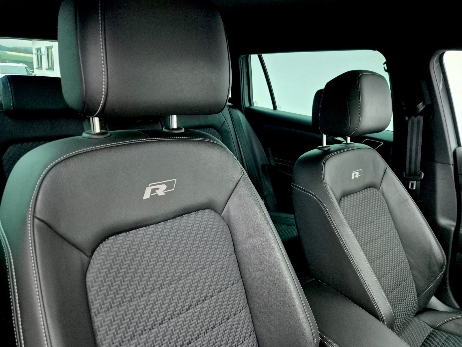 Bild 15 von 17 - Volkswagen Passat Variant - Gebrauchtwagen von Automobile Trier Volkswagen Passat Variant R Line 2.0 TDI DSG, LED, ACC, CAM