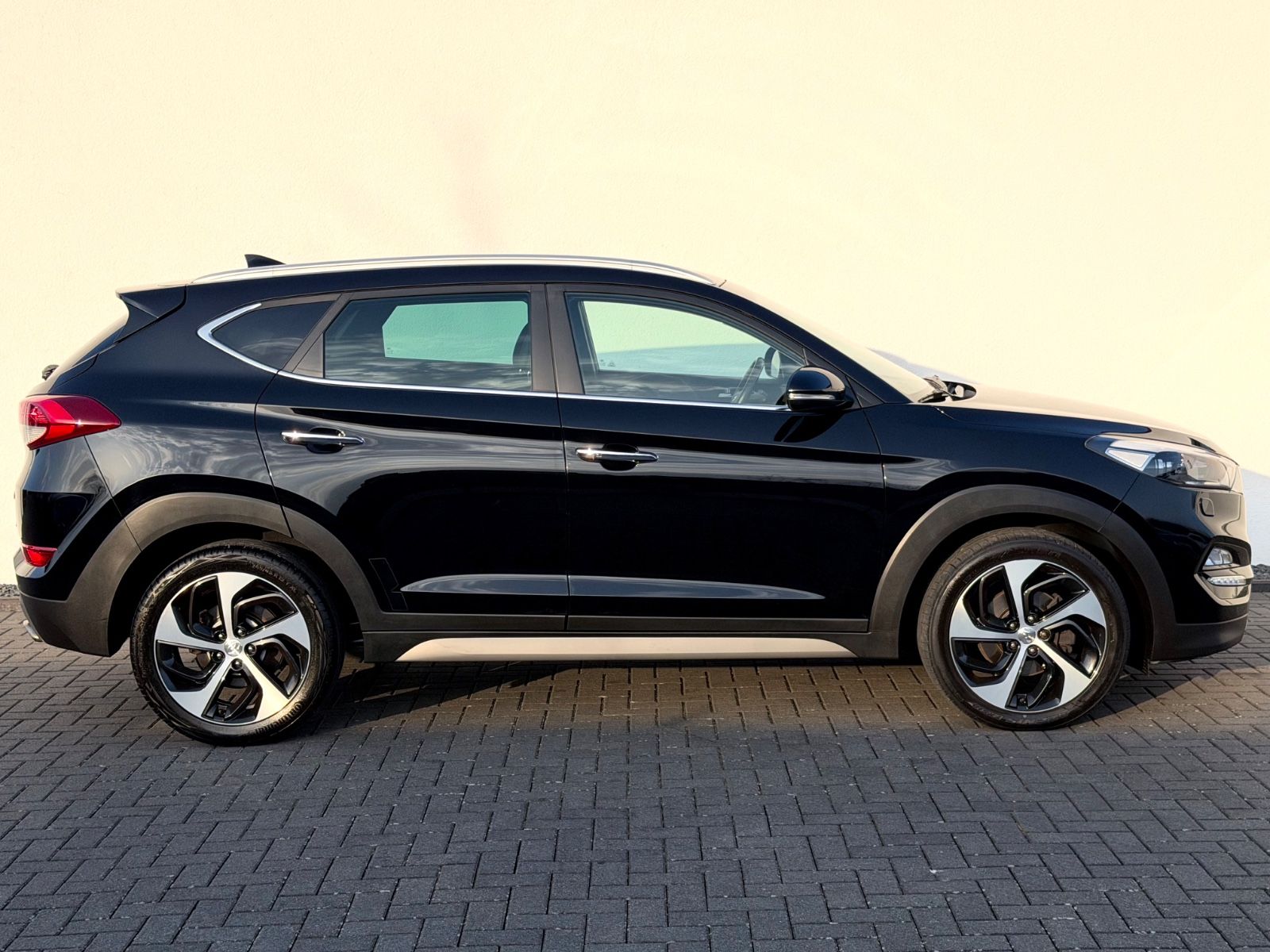 Bild 4 von 14 - Hyundai TUCSON - Gebrauchtwagen von Automobile Trier Hyundai Tucson Premium 1.6 4WD, NAVI, LED, CAM, GARANTIE