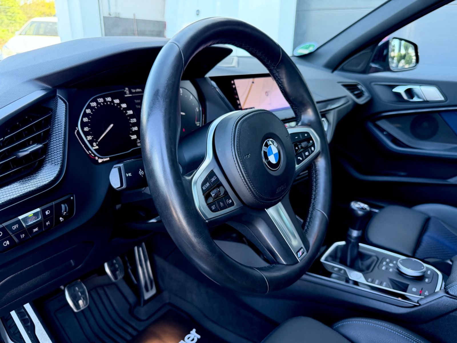 Bild 10 von 22 - BMW 118 - Gebrauchtwagen von Automobile Trier BMW 118 d M Sport Paket, PANO, LED, CAM, GARANTIE