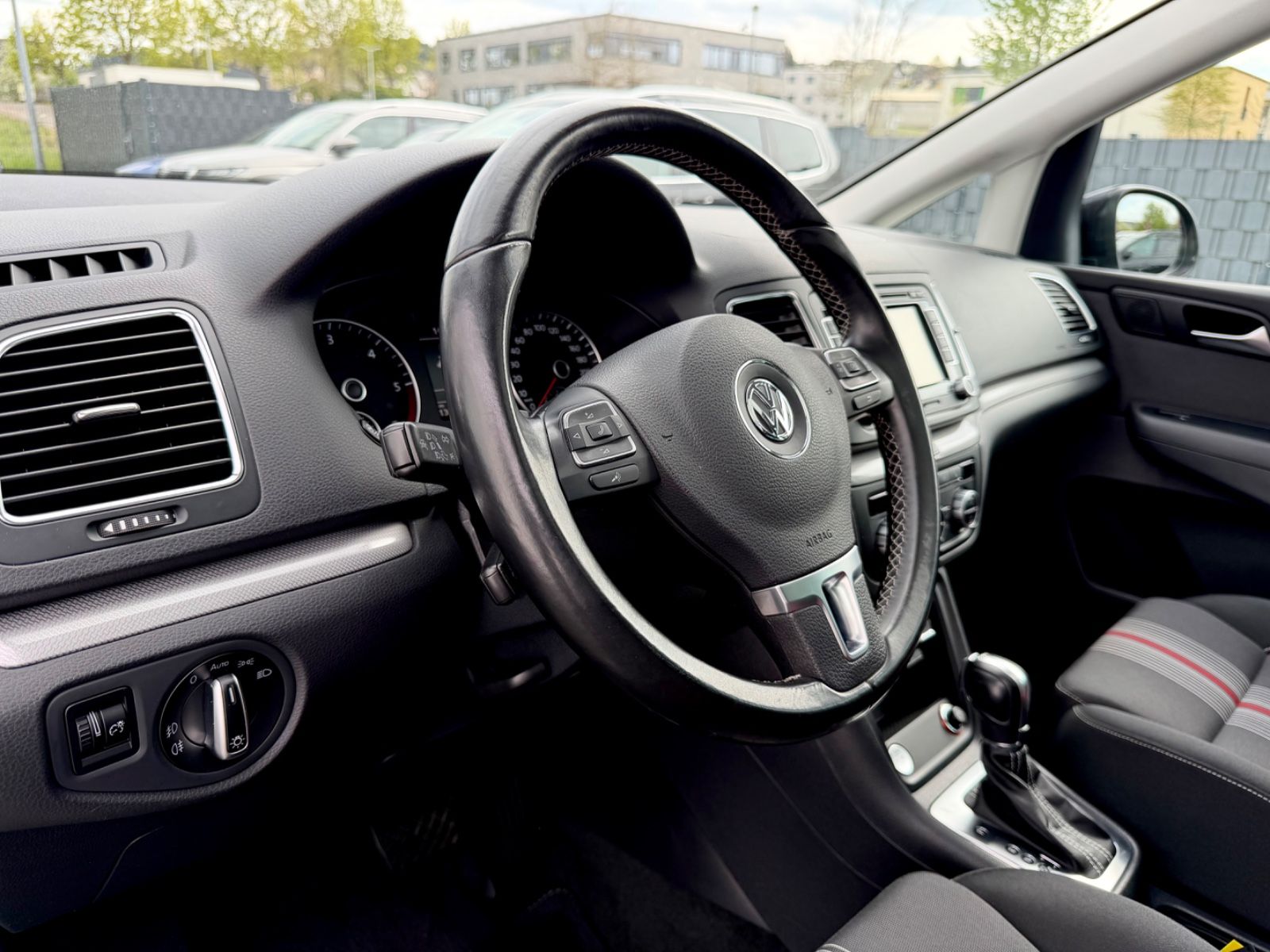 Bild 9 von 26 - Volkswagen Sharan - Gebrauchtwagen von Automobile Trier Volkswagen Sharan Match 2.0 TDI DSG, 7.SITZER, LED, CAM, AHK