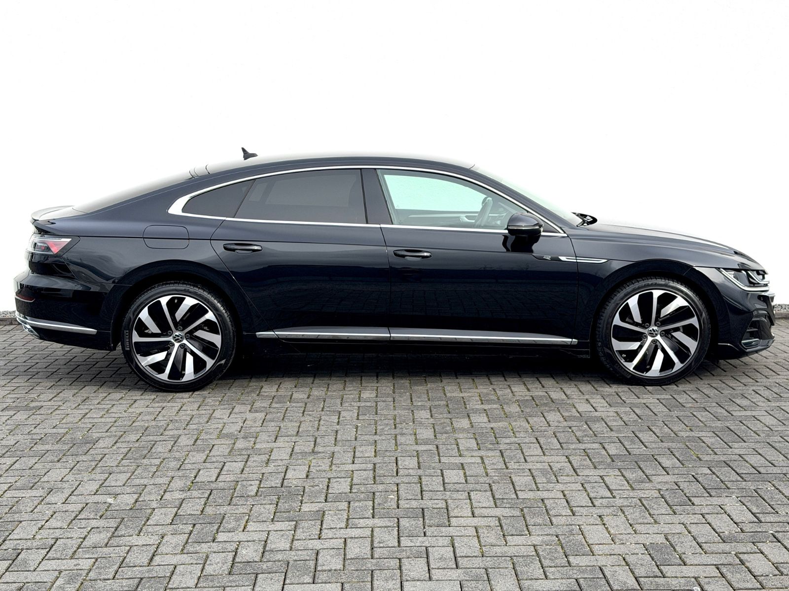 Bild 4 von 18 - Volkswagen Arteon - Gebrauchtwagen von Automobile Trier Volkswagen Arteon R line 2.0 TSI DSG 4Motion, LED, ACC, CAM