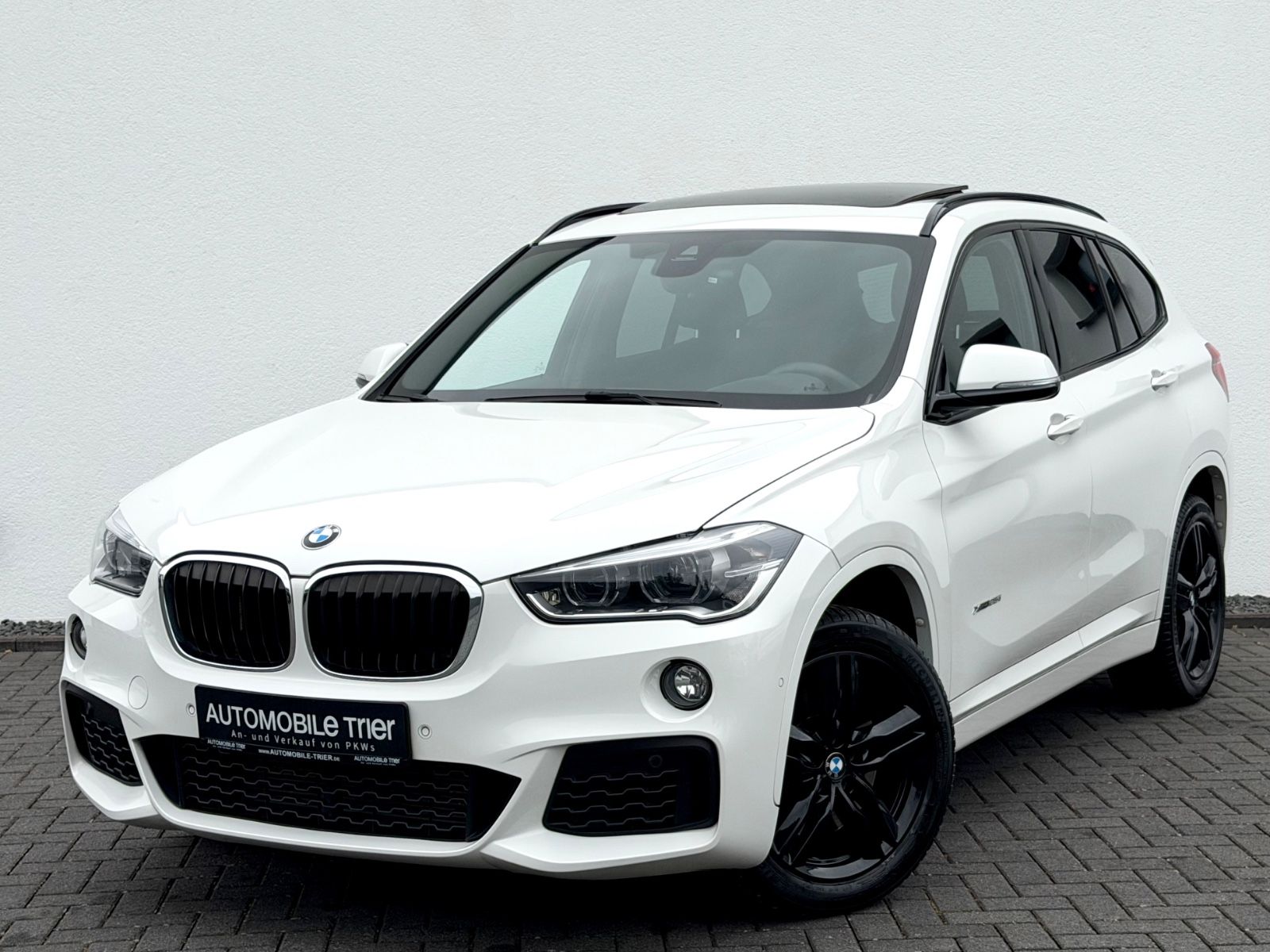 BMW X1 xDrive 25 i M Sport Paket /NAVI/LED/PANO/AHK/