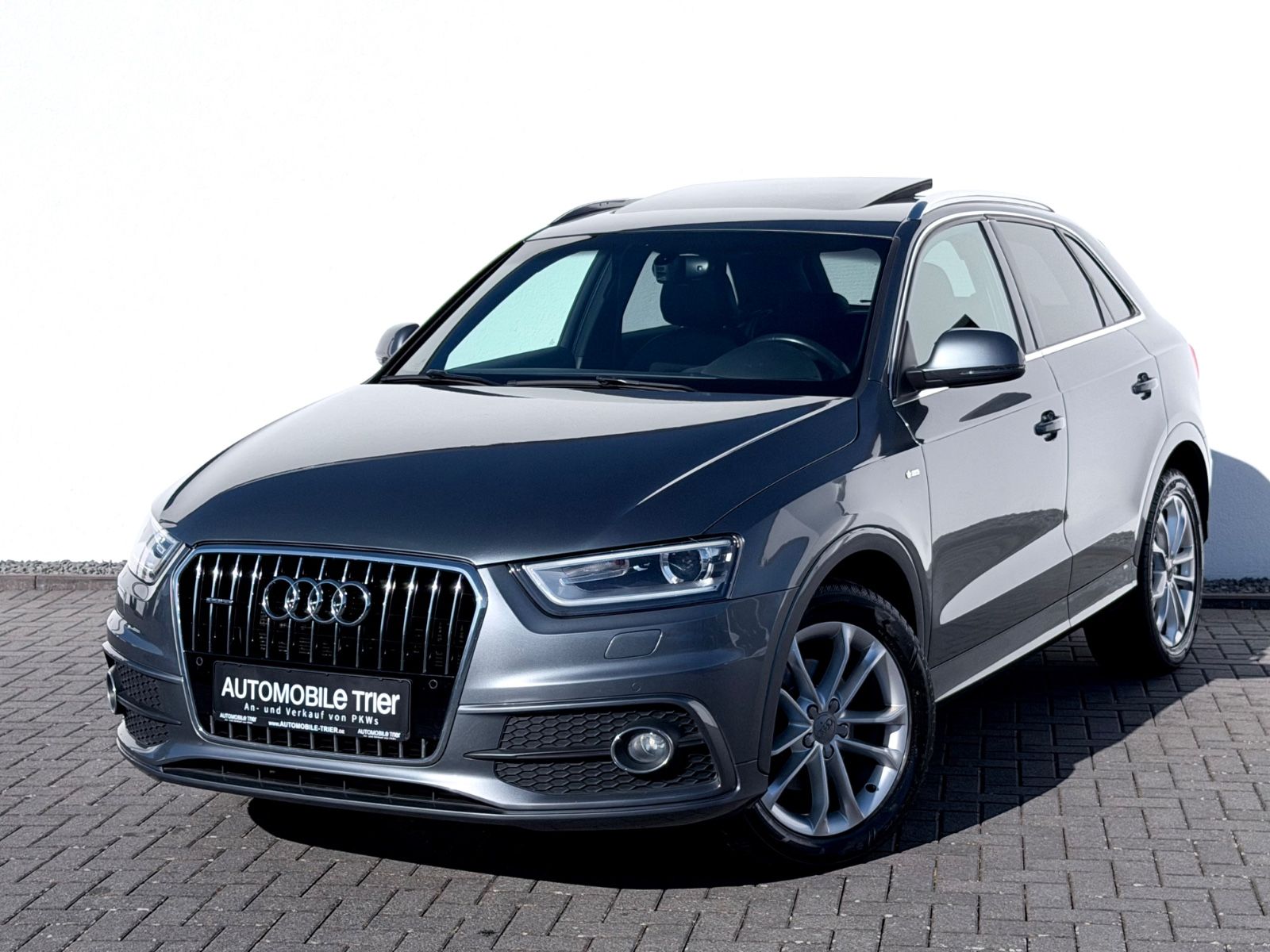 Audi Q3 2.0 TDI quattro S line /NAVI/LED/PDC/AHK/PANO