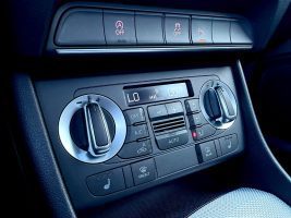 Audi Q3 2.0 TDI quattro S line, NAVI, LED, PDC, AHK, PANO - Thumbnail 15