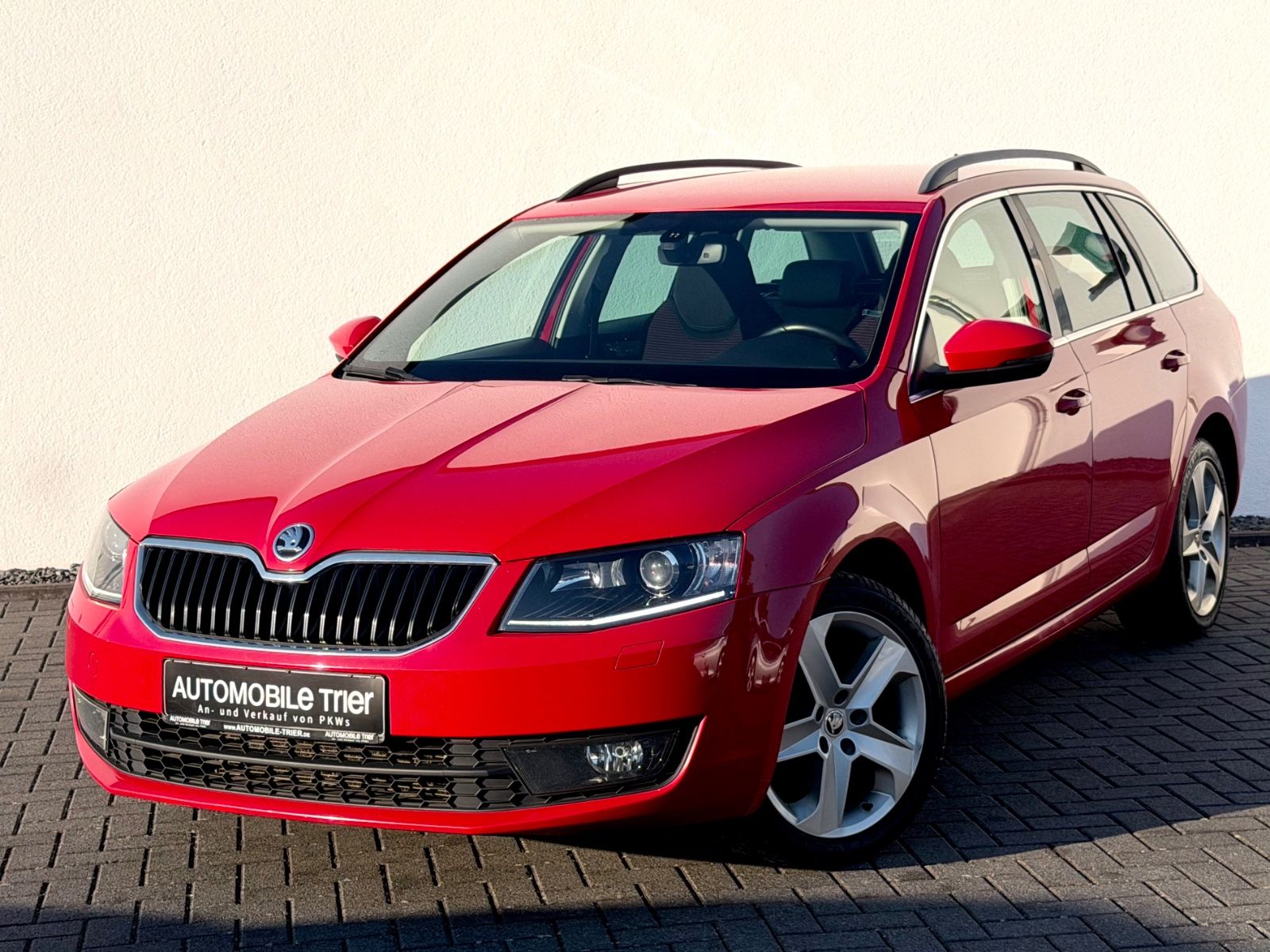 Skoda Octavia Combi 2.0 TDI /BI-XENON/NAVI/AHK/TÜV/