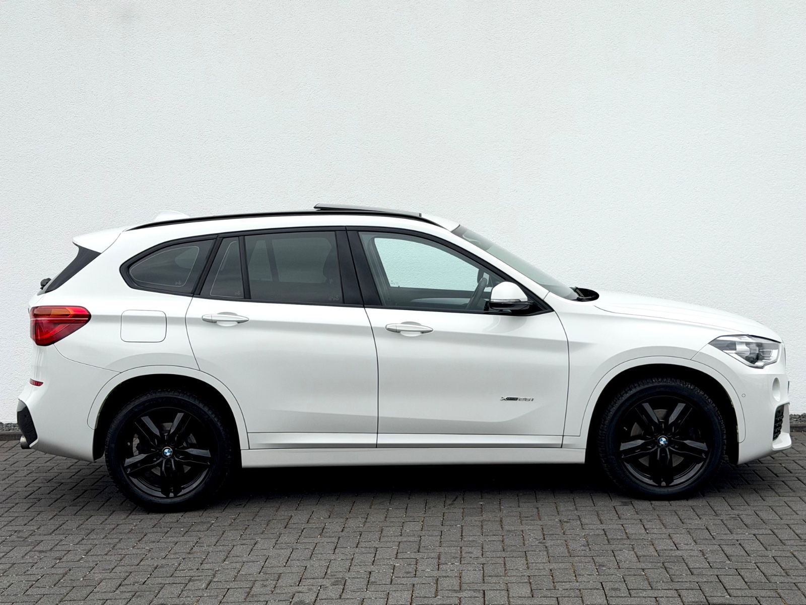 Bild 4 von 19 - BMW X1 - Gebrauchtwagen von Automobile Trier BMW X1 xDrive 25 i M Sport Paket, NAVI, LED, PANO, AHK