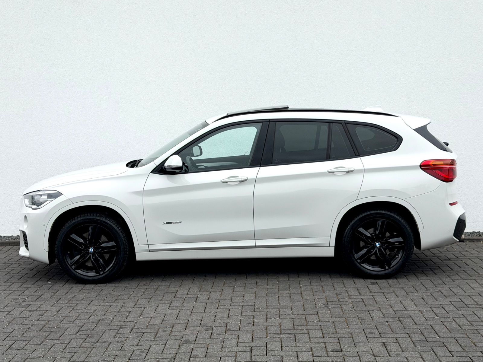 Bild 8 von 19 - BMW X1 - Gebrauchtwagen von Automobile Trier BMW X1 xDrive 25 i M Sport Paket, NAVI, LED, PANO, AHK