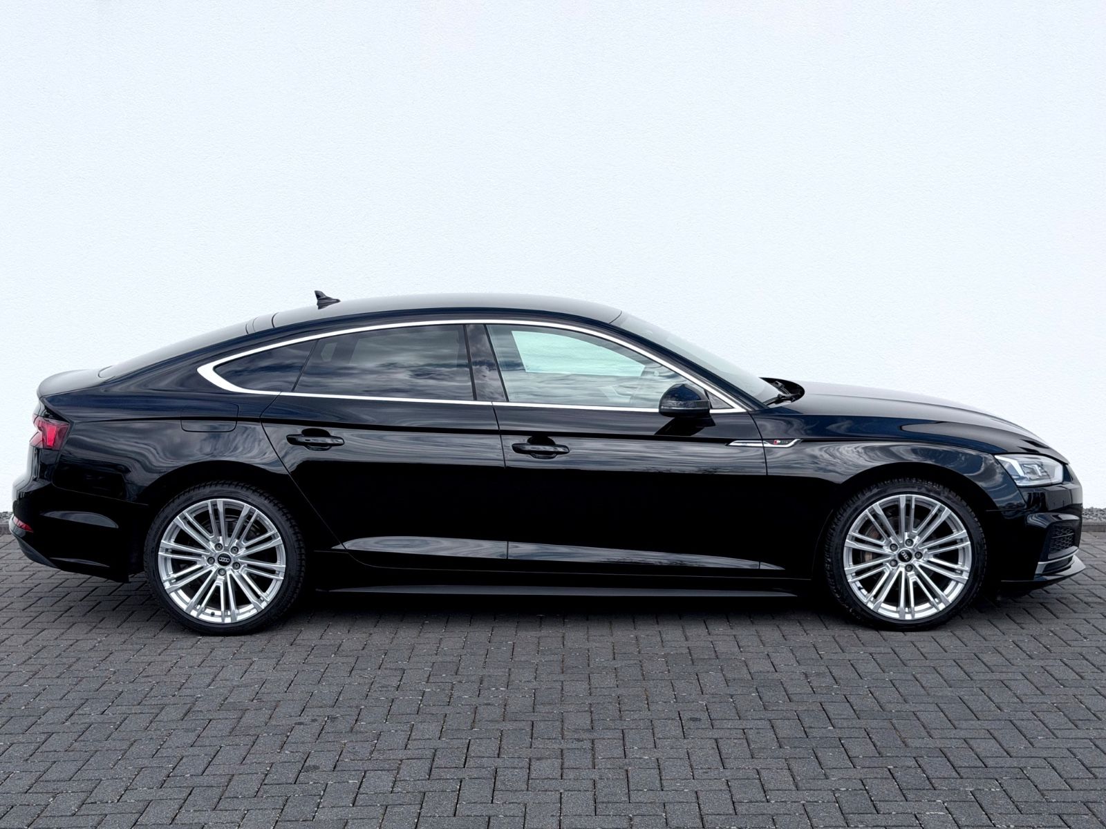 Bild 4 von 23 - Audi A5 - Gebrauchtwagen von Automobile Trier Audi A5 Sportback 40 TDI quattro S line Sport Plus