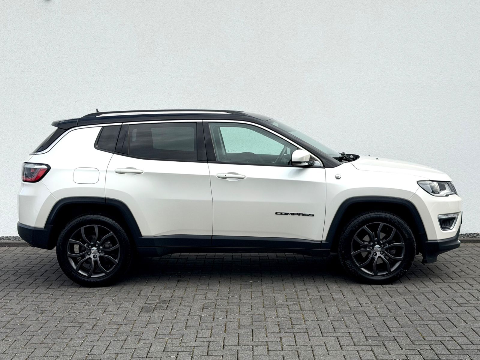 Bild 4 von 14 - Jeep Compass - Gebrauchtwagen von Automobile Trier Jeep Compass Opening Edition 1.4 4WD, 1.HAND, GARANTIE