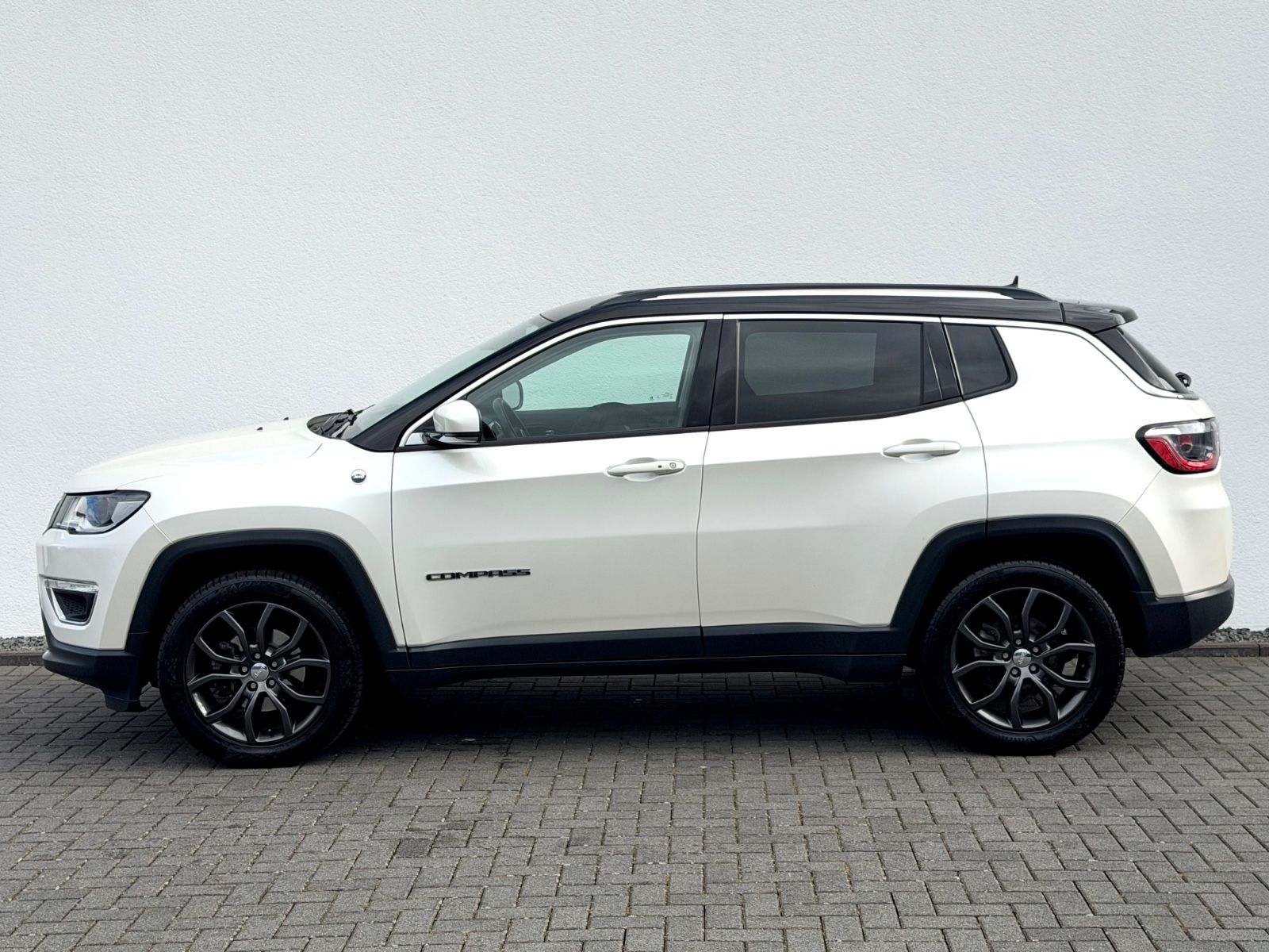 Bild 8 von 14 - Jeep Compass - Gebrauchtwagen von Automobile Trier Jeep Compass Opening Edition 1.4 4WD, 1.HAND, GARANTIE