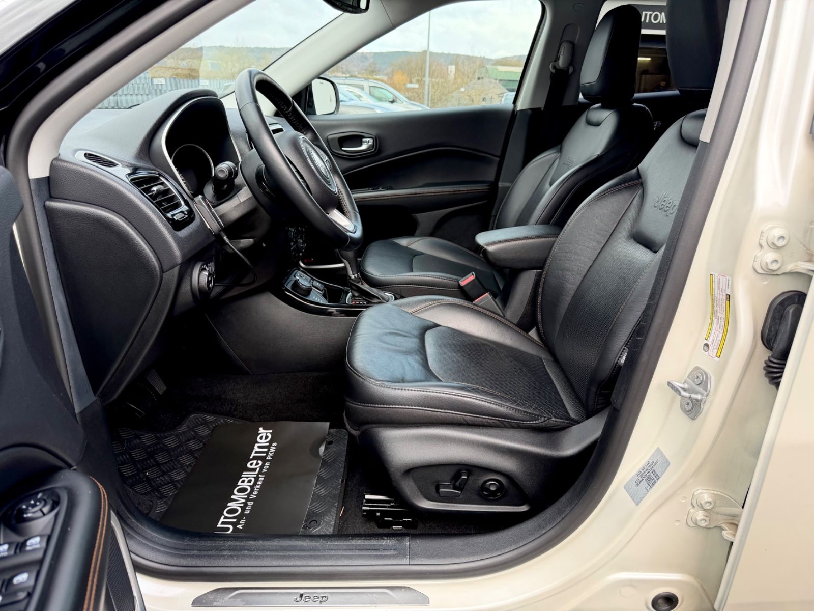 Bild 9 von 14 - Jeep Compass - Gebrauchtwagen von Automobile Trier Jeep Compass Opening Edition 1.4 4WD, 1.HAND, GARANTIE