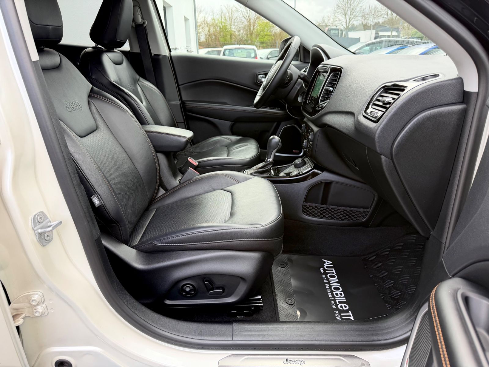 Bild 13 von 14 - Jeep Compass - Gebrauchtwagen von Automobile Trier Jeep Compass Opening Edition 1.4 4WD, 1.HAND, GARANTIE