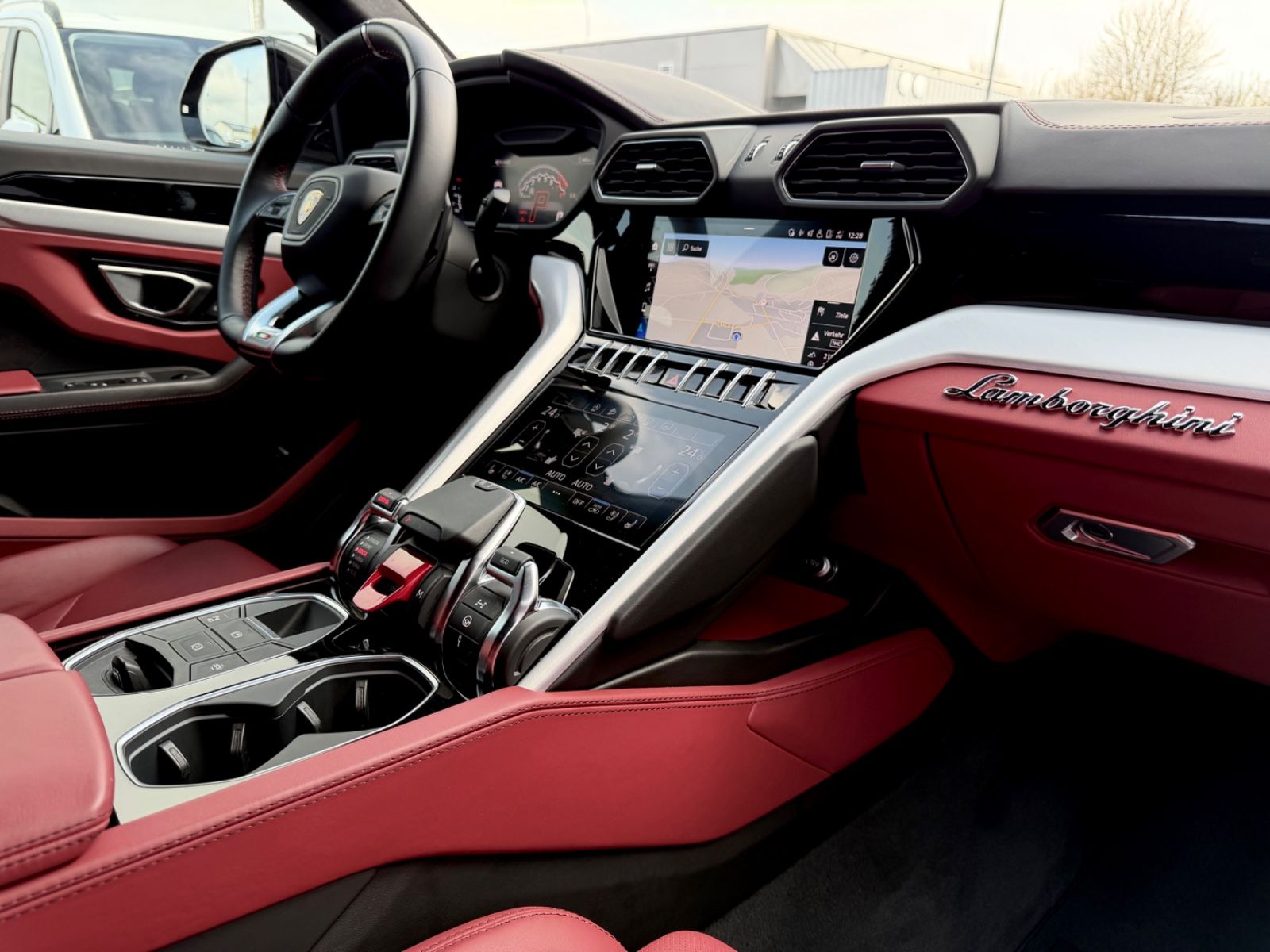 Bild 13 von 17 - Lamborghini Urus - Gebrauchtwagen von Automobile Trier Lamborghini Urus, NAVI, LED, ACC, HUD, MASSAGE, 360°CAM