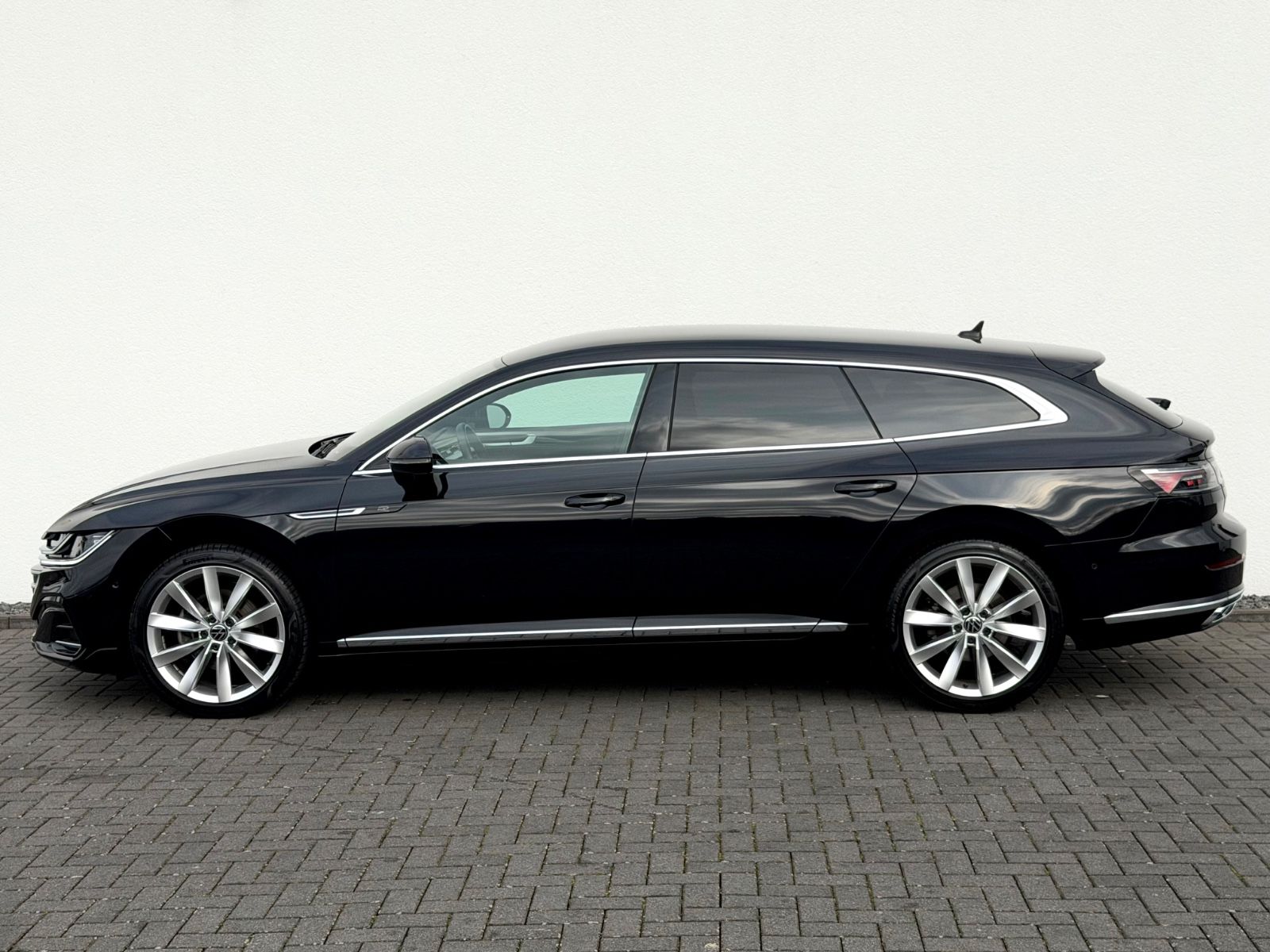 Bild 8 von 15 - Volkswagen Arteon - Gebrauchtwagen von Automobile Trier Volkswagen Shooting Brake 2.0 TSI DSG R line, NAVI, LED, ACC