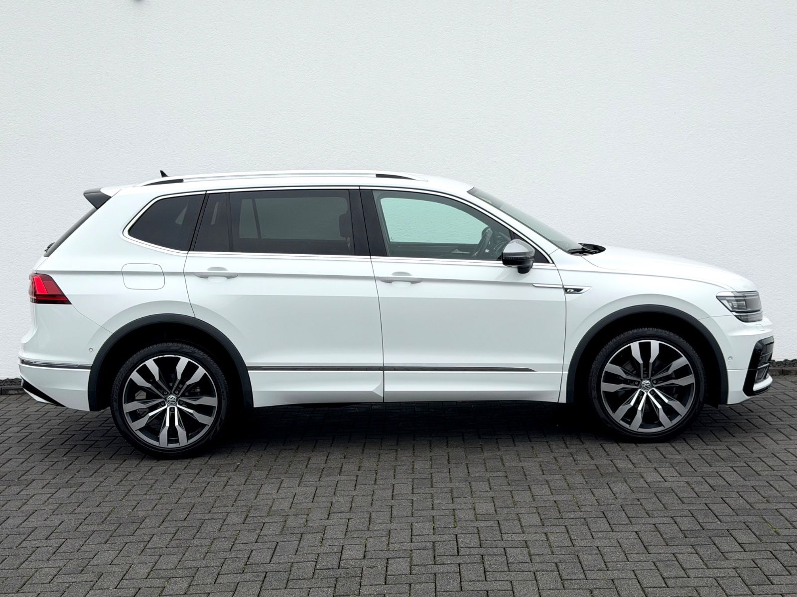 Bild 4 von 15 - Volkswagen Tiguan Allspace - Gebrauchtwagen von Automobile Trier Volkswagen Tiguan Allspace 3 x R Line 2.0 TSI DSG 4Motion