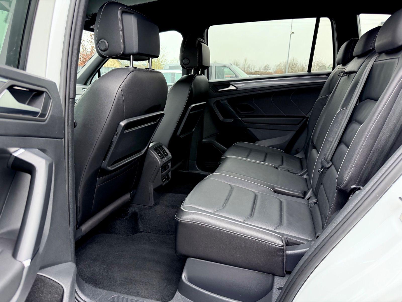 Bild 14 von 15 - Volkswagen Tiguan Allspace - Gebrauchtwagen von Automobile Trier Volkswagen Tiguan Allspace 3 x R Line 2.0 TSI DSG 4Motion